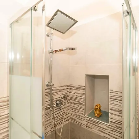 Guesthost - Parco Paradiso & Mm Marche Family Torino