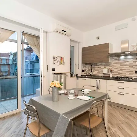 Guesthost - Parco Paradiso & Mm Marche Family Apartment Turin